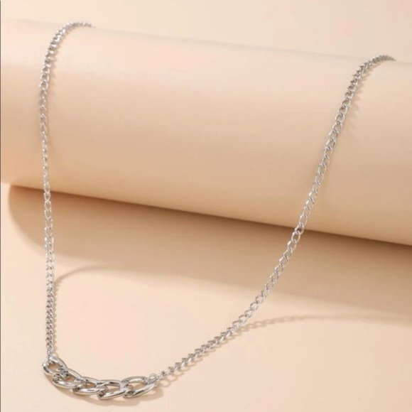 • Kiana • Chunky Chain Link Necklace - Picture 2 of 3